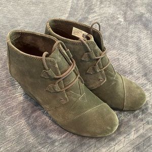 Toms Desert Wedge, gray, 8.5 NEW